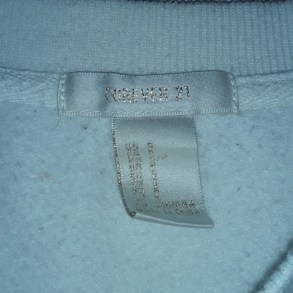 Cute off-white cropped sweatshirt! - Picture 3 of 6